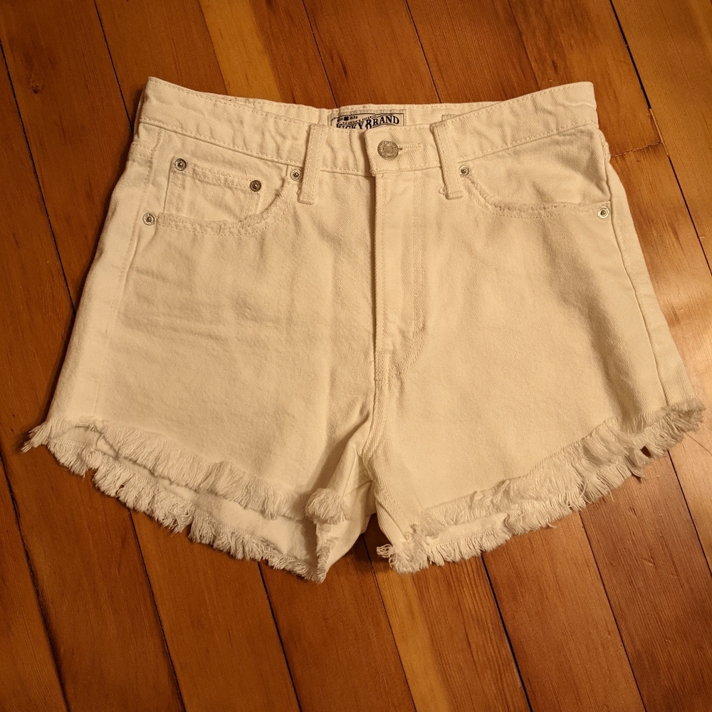 Lucky Pins Short White